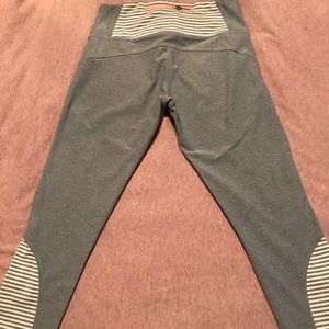 MPG Light Gray Crop Leggings - Size XS