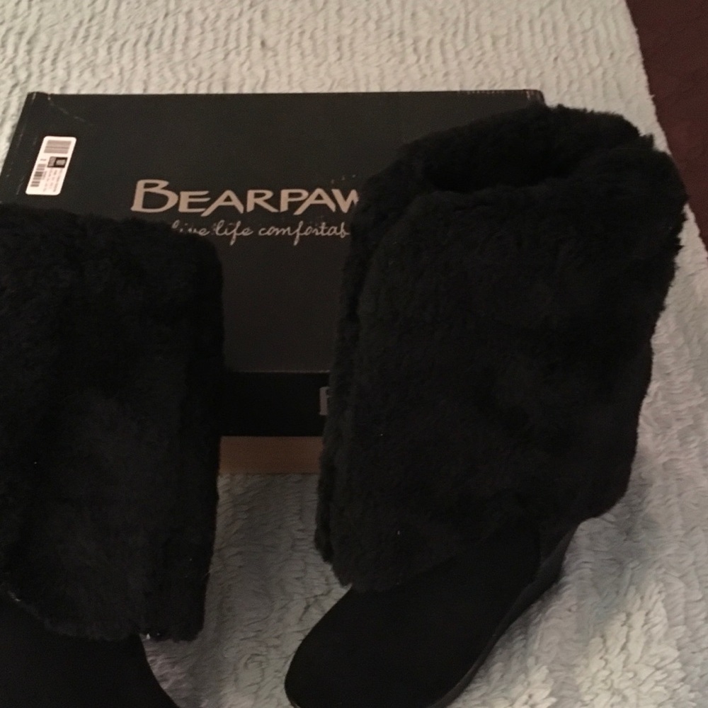 NEW Bearpaw Highland Black Suede Boot