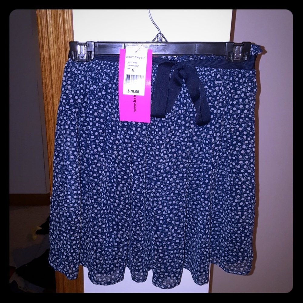 Betsey Johnson skirt small