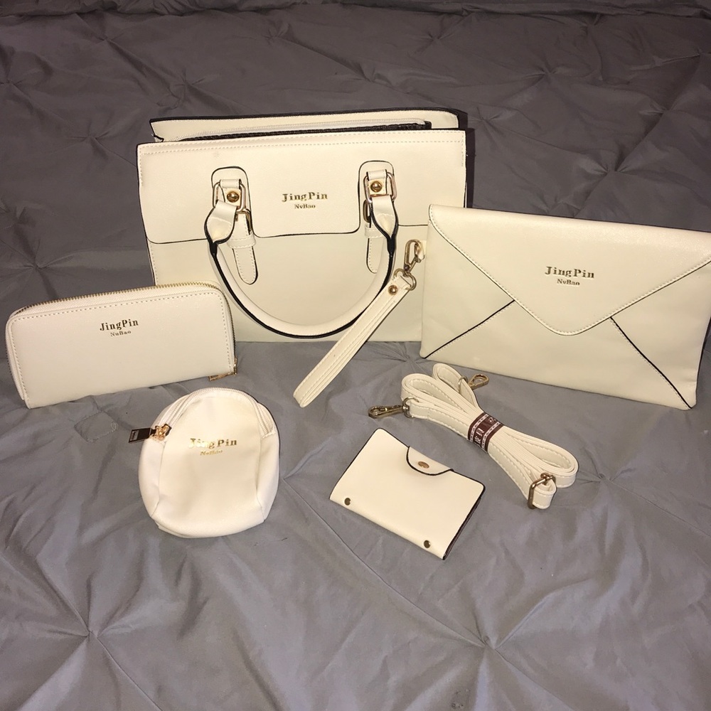Cream 5 pc purse set never been used