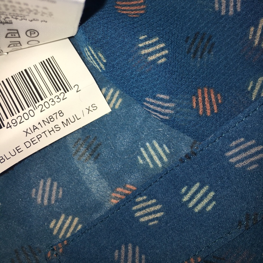 Beautiful Bcbg Sheer Patterned Blouse. - image 3