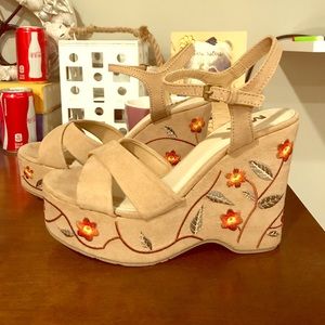 NWOT MIA Platform Sandals