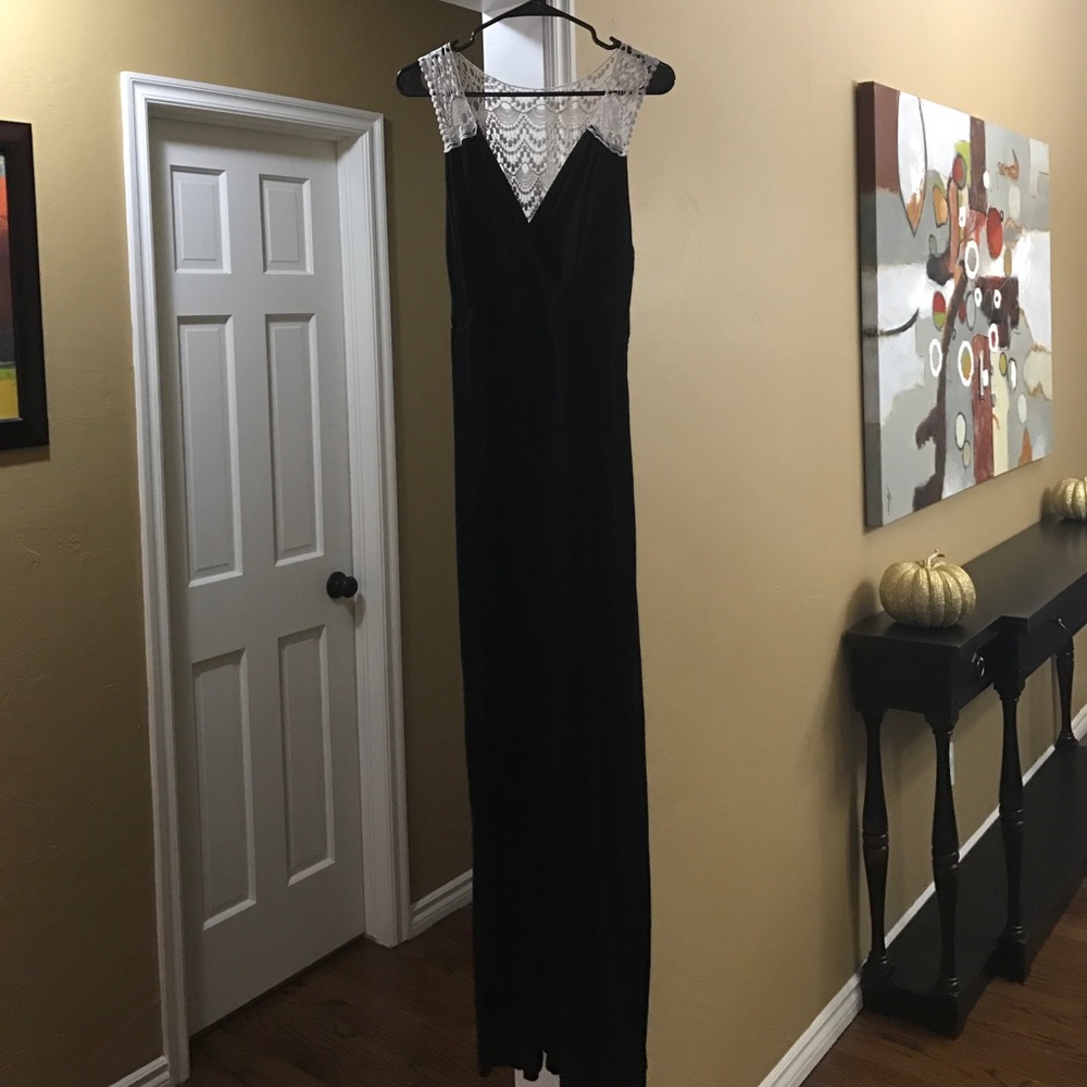 Embroidered Maternity Maxi size m