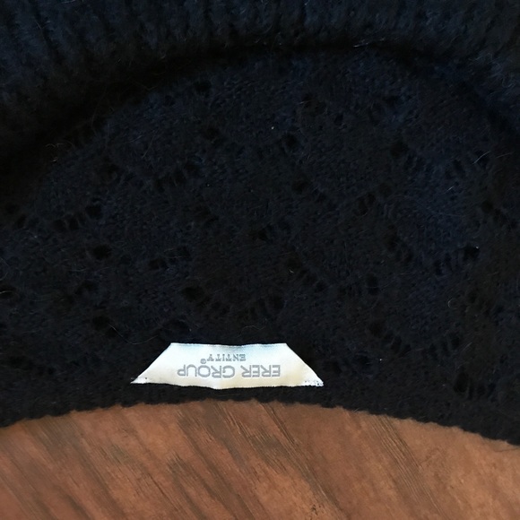 ✔️✔️✔️Adorable black sweater - Picture 2 of 3