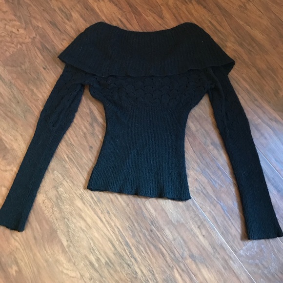 ✔️✔️✔️Adorable black sweater - Picture 3 of 3