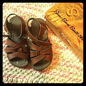 Saltwater sandals kids 10.