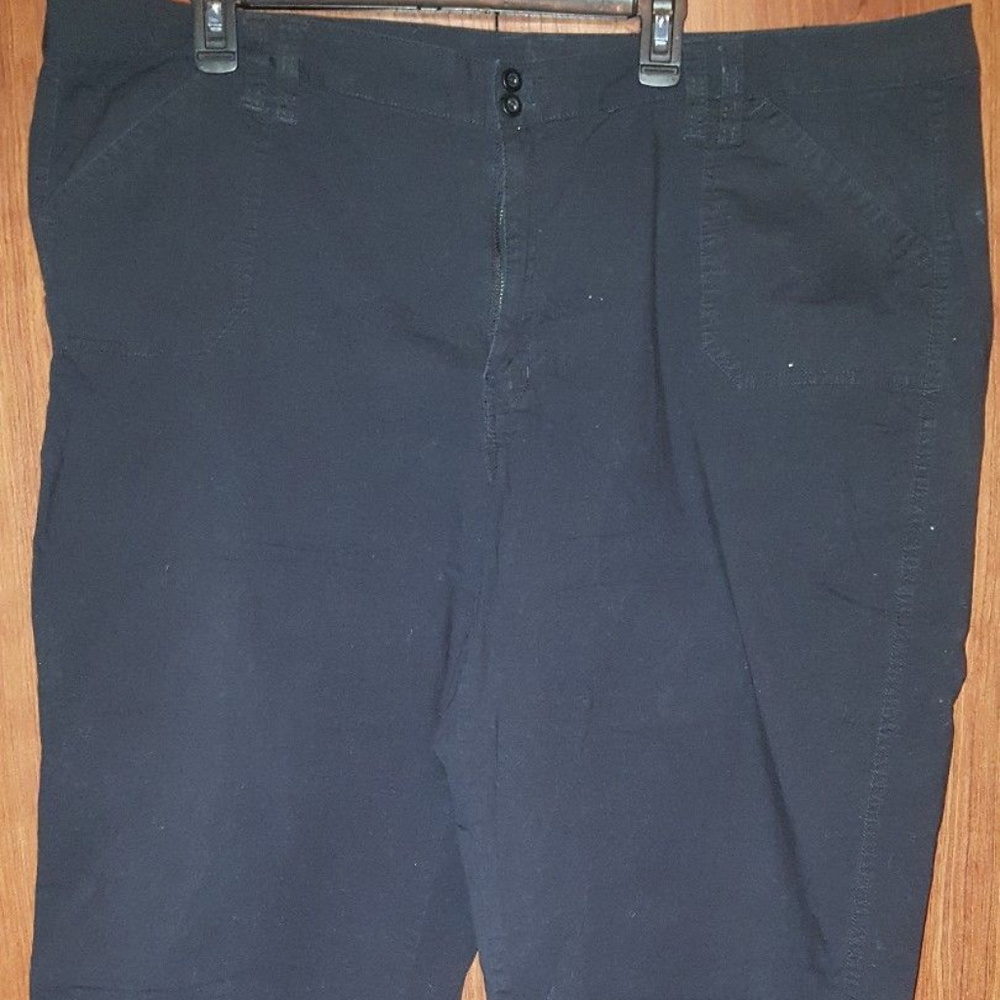 Plus size 24w black capri pants