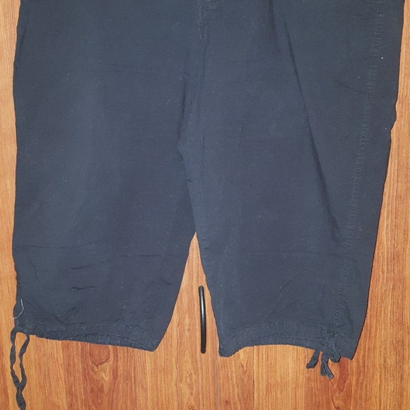 Plus size 24w black capri pants - Picture 5 of 5