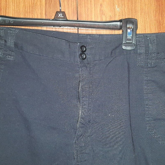 Plus size 24w black capri pants - Picture 2 of 5