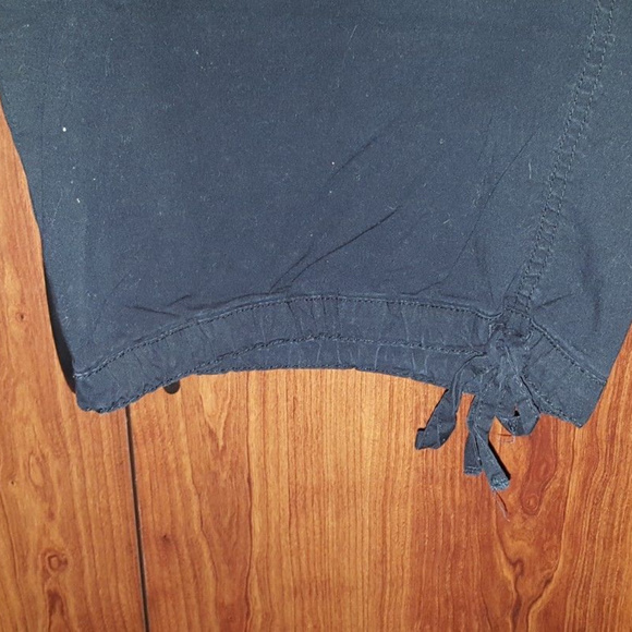 Plus size 24w black capri pants - Picture 3 of 5