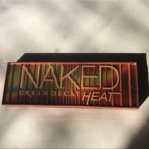 Urban Decay Naked Heat Eyeshadow Palette