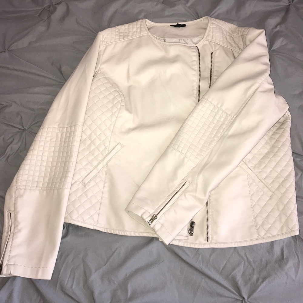 Beige leather jacket in perfect shape