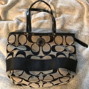 Signature Coach Tote Style #F19046