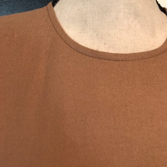 ❌SOLD❌ GUCCI Camel Wool Midi Dress - Picture 5 of 7