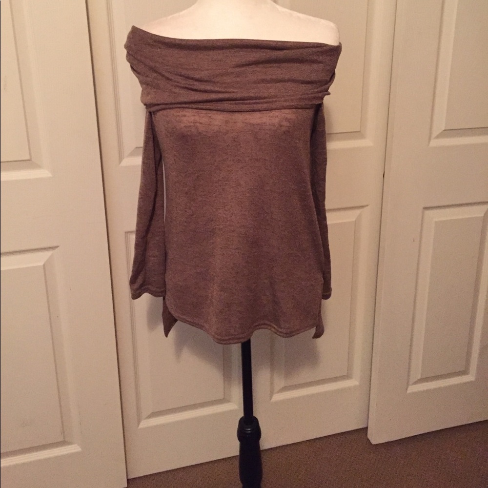 Light weight versatile top