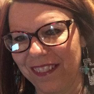 Meet your Posher, Mona