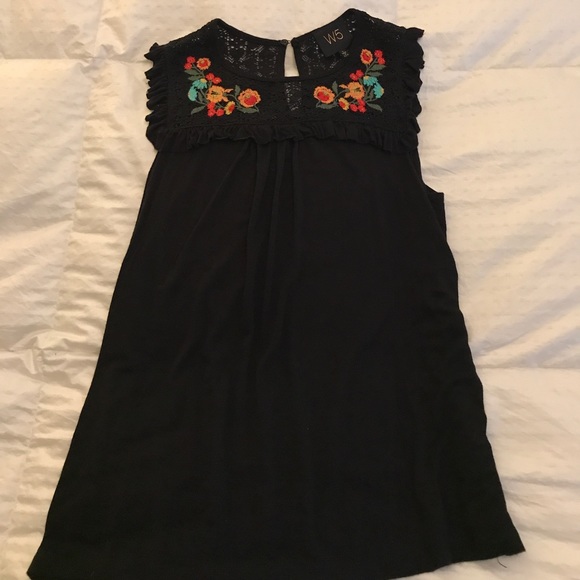 Anthropologie Tops - ❤️Embroidered tank❤️