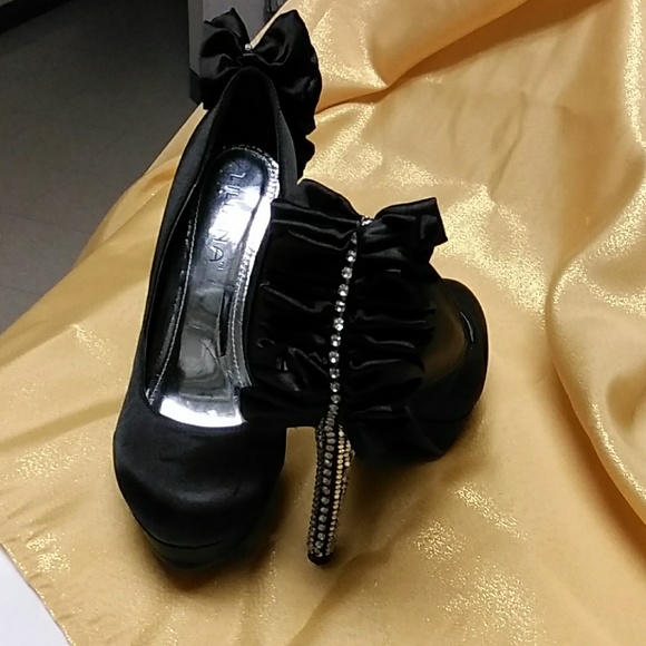 Shoes - Picture 4 of 8