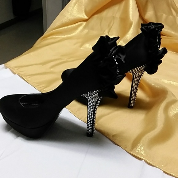 Shoes - Picture 5 of 8