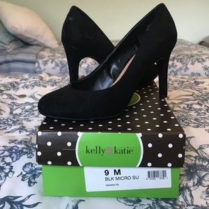 Kelly & Katie Black Micro Suede Pump