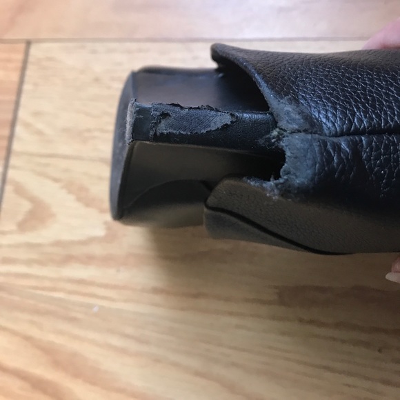 Black boots - Picture 4 of 8