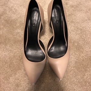 I love this shoe but there def scuffs on toes
