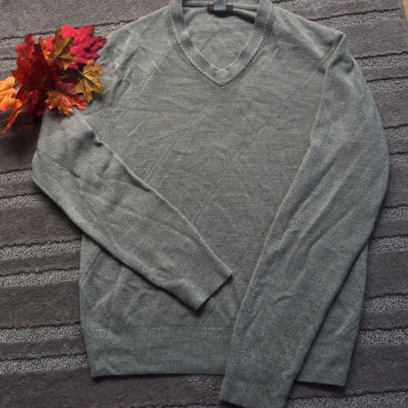 Oatmeal Men’s Sweater - Picture 3 of 3