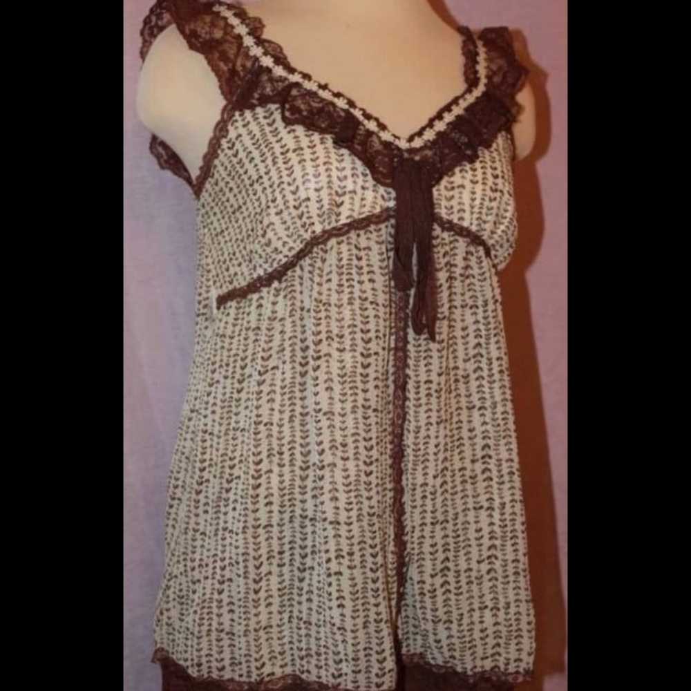 Lace sleeveless baby doll top.