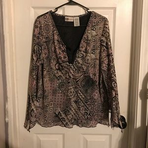 MOVING SALE 🎉 Angular sleeve top