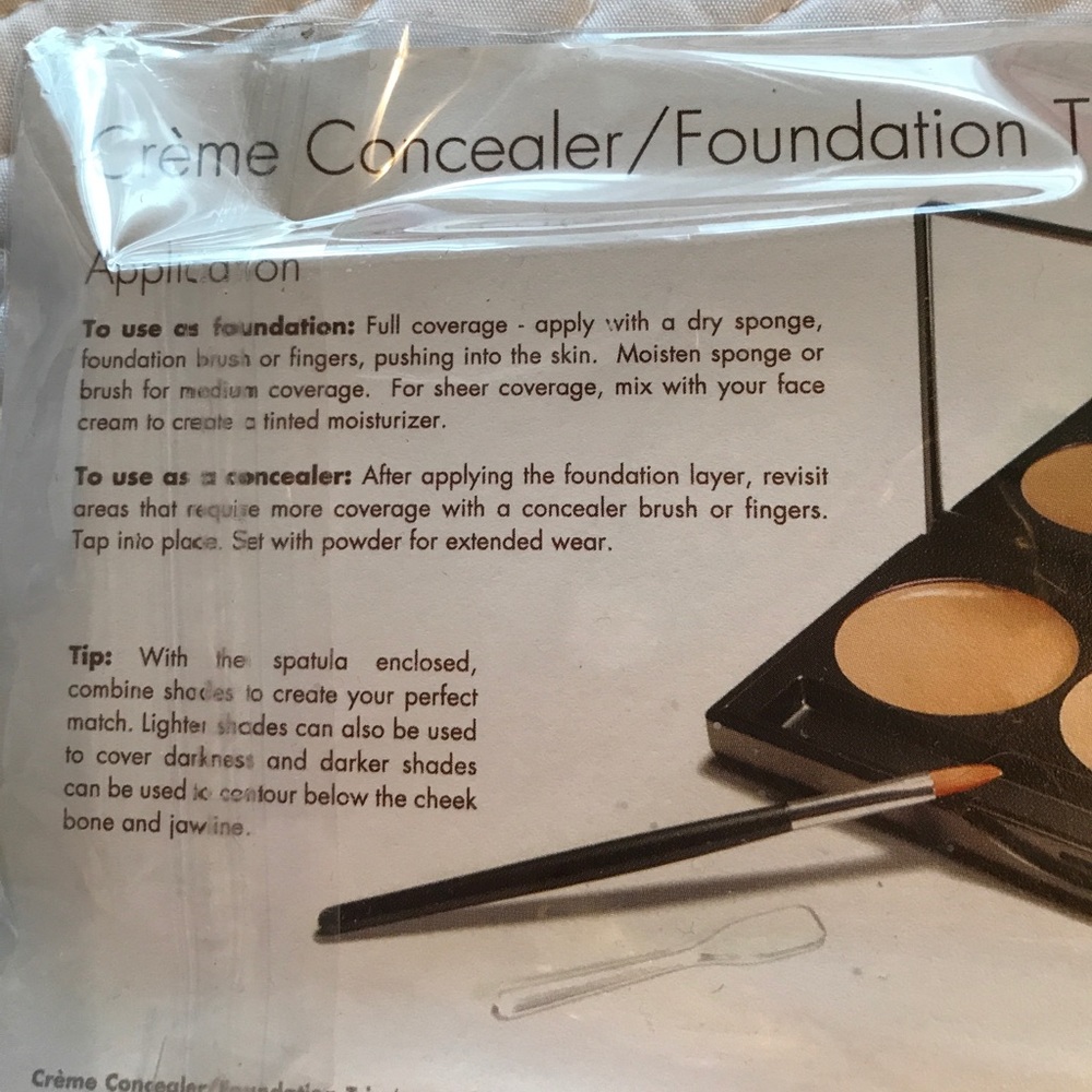 Three Custom Color Specialists concealer - Picture 5 of 5