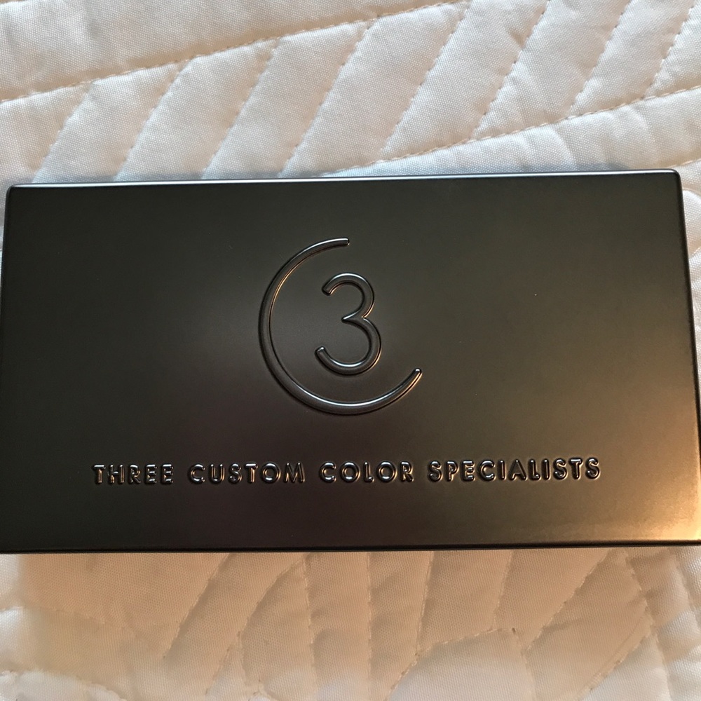 Three Custom Color Specialists concealer - Picture 4 of 5