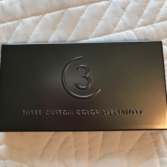 Three Custom Color Specialists concealer - Picture 4 of 5