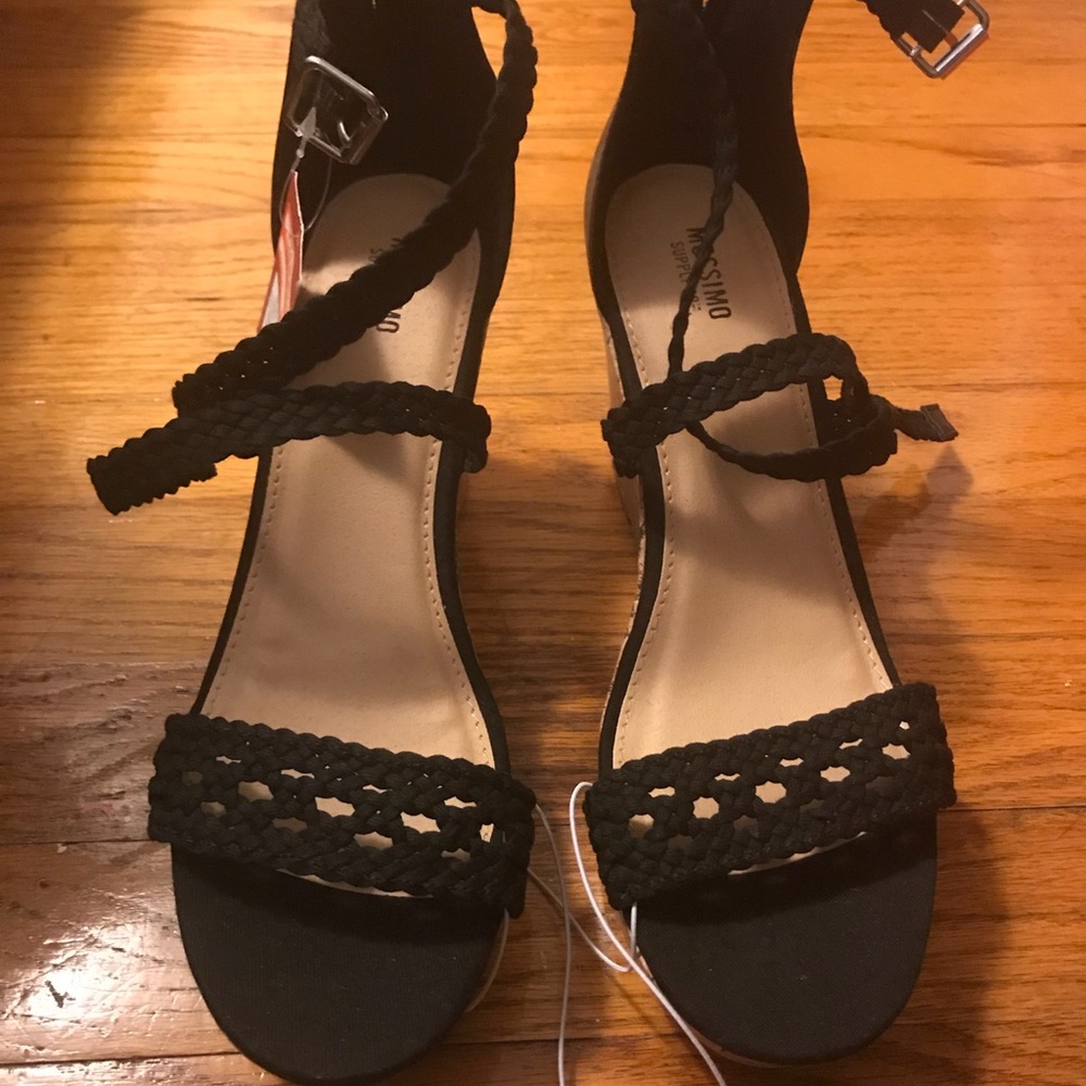 Black wedges