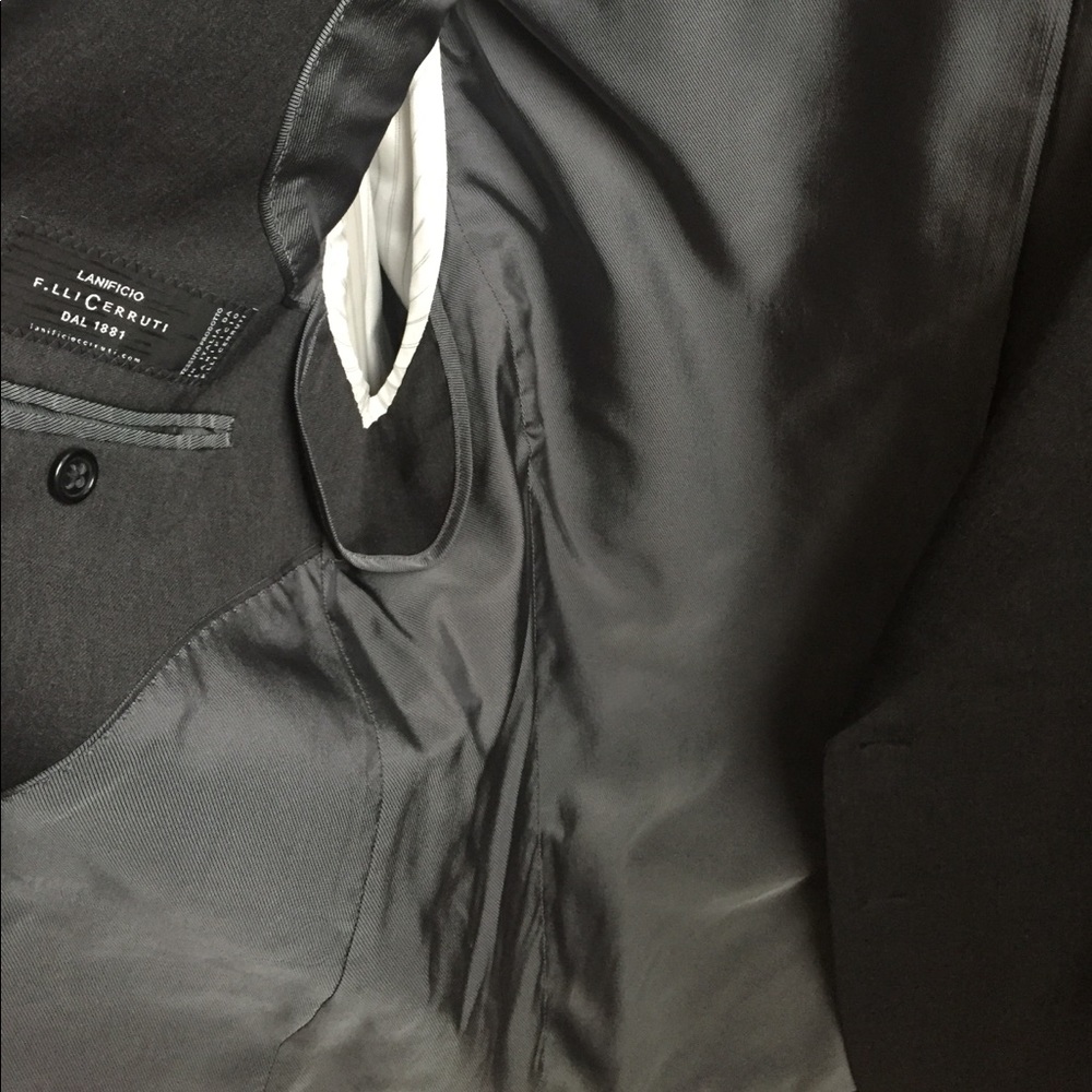 ➡️ Banana Republic dark gray suit-Tailored⬅️ - Picture 4 of 7
