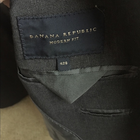 ➡️ Banana Republic dark gray suit-Tailored⬅️ - Picture 2 of 7