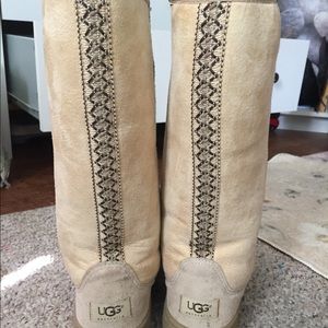 Size 9 ultra tall vintage UGGS