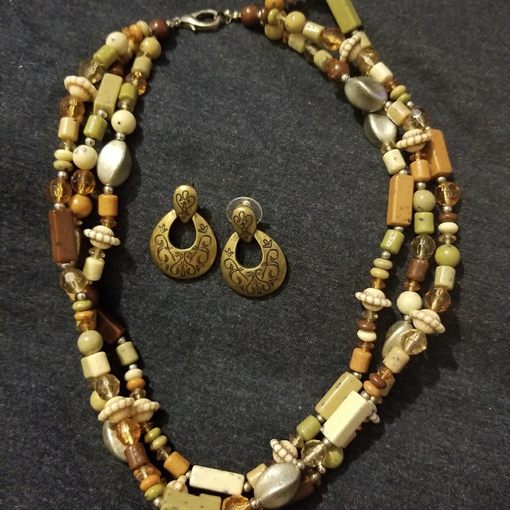 Necklace and earring set