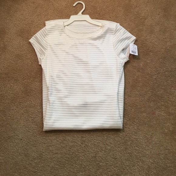 New off white dress. Very flattering - Picture 3 of 3