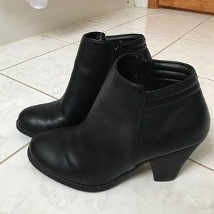 Black Shoes with Small Heel