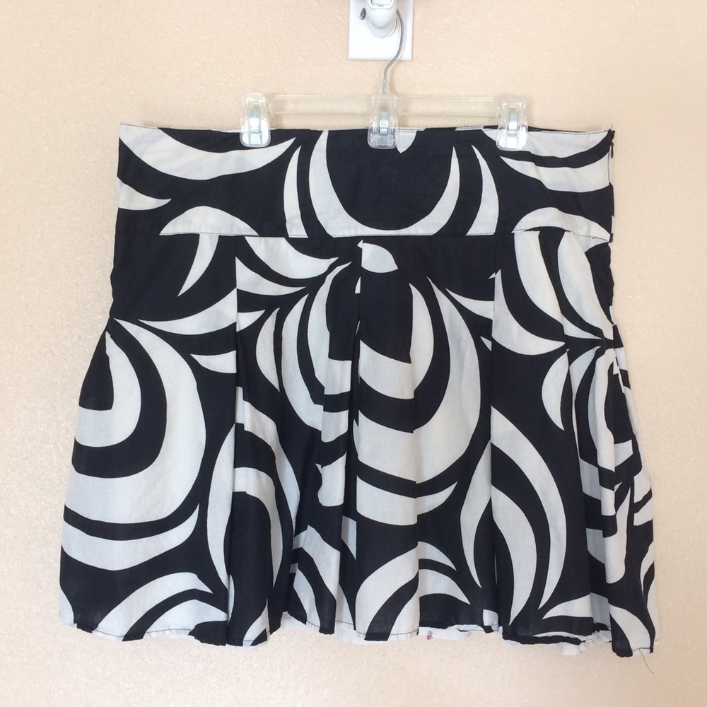 Black and white pleated skirt