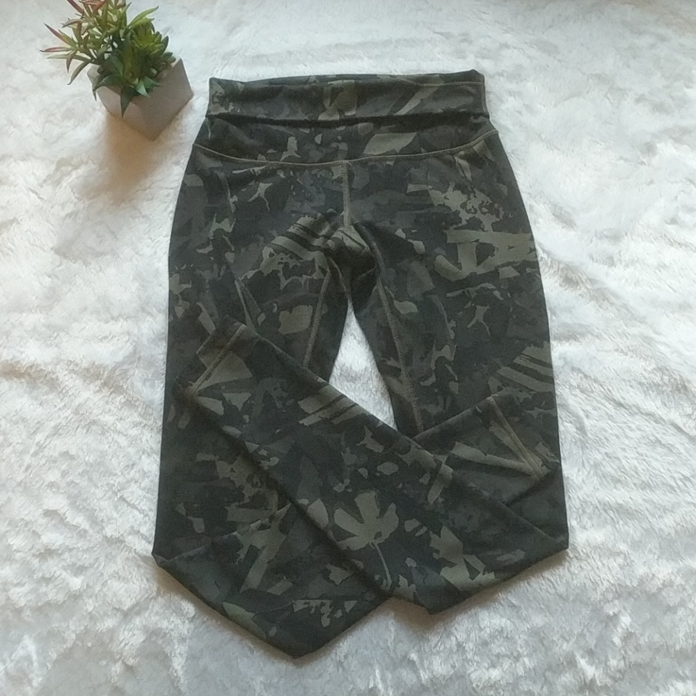 Lululemon Athletica yoga pants