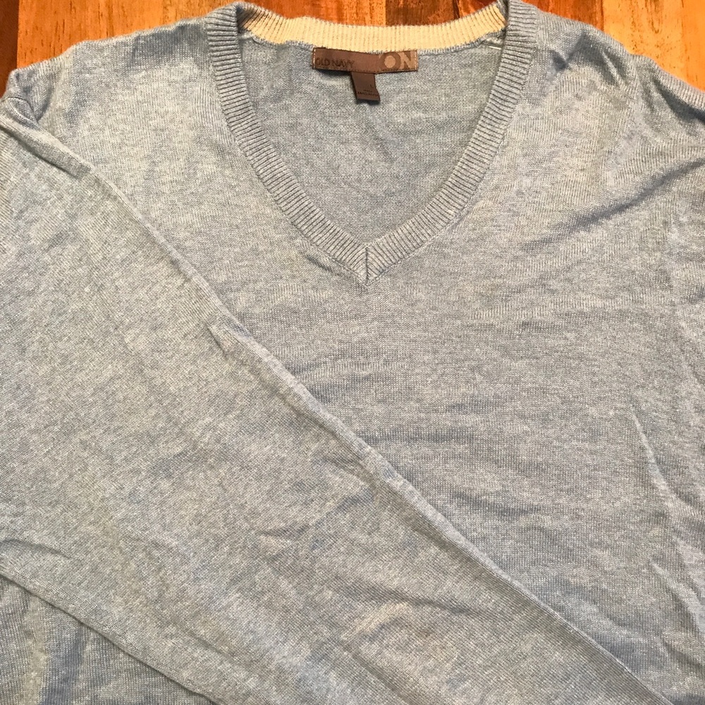 Men's L Old Navy light blue sweater.