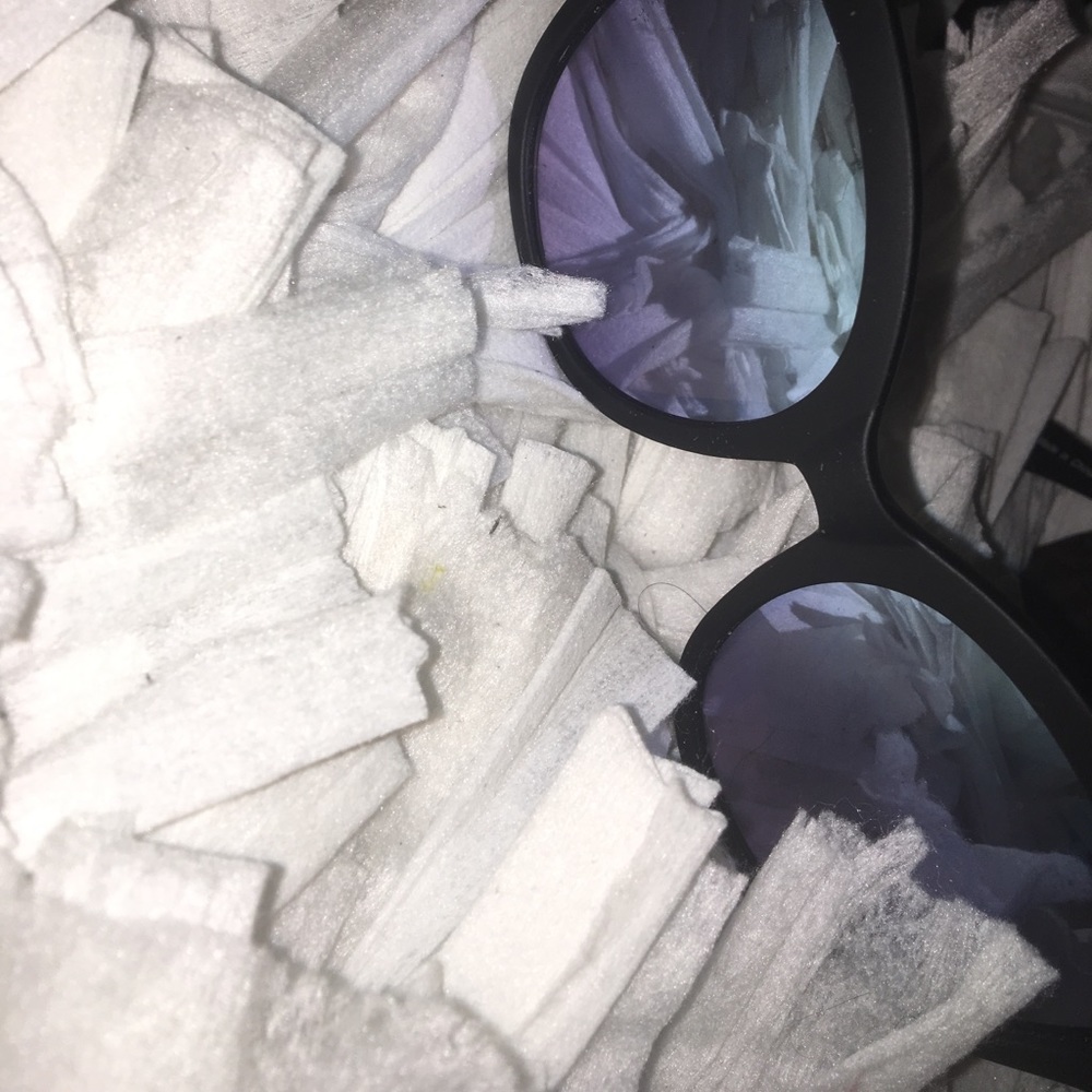 QUAY SUNGLASSES