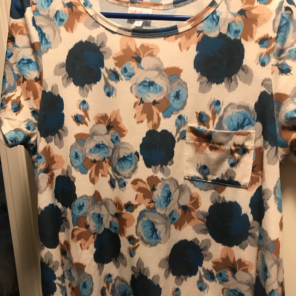 LuLaRoe Unicorn 🦄. Medium Blue Floral Carly