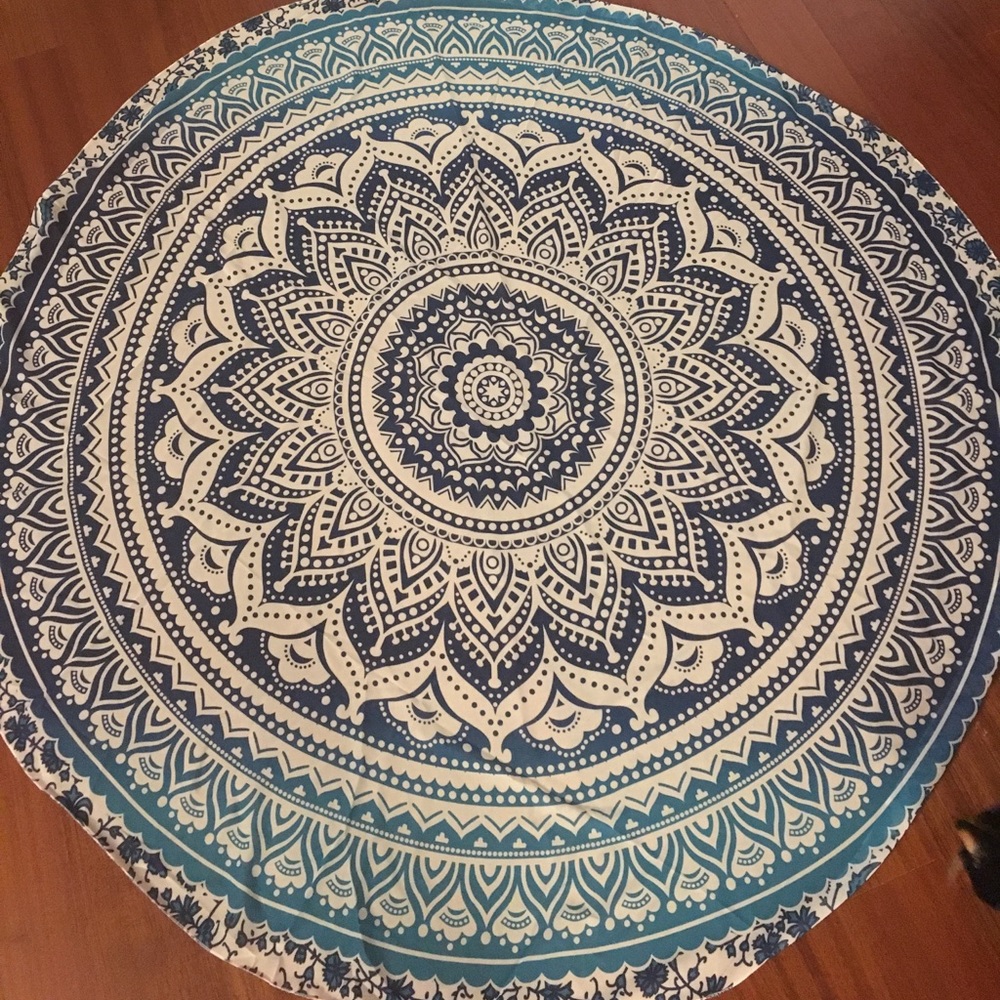Circular throw