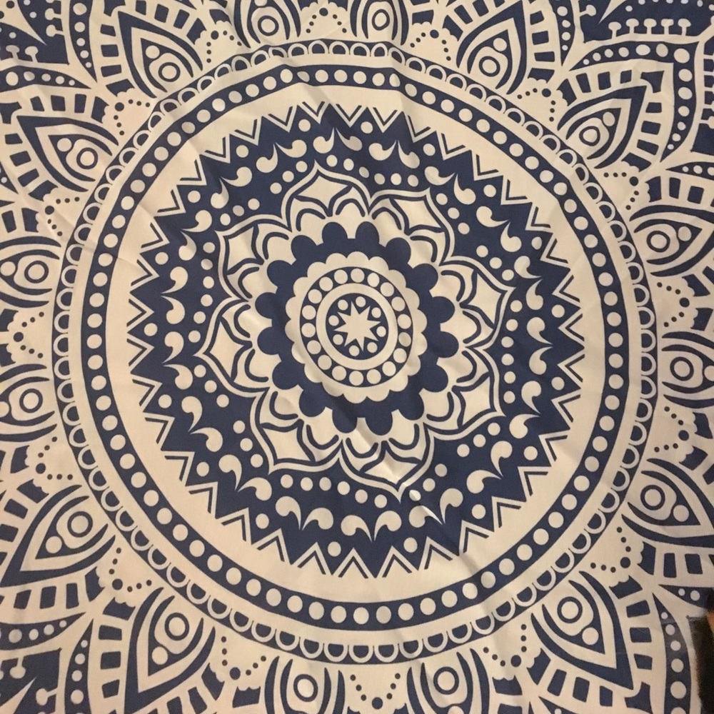 Circular throw - Picture 2 of 2