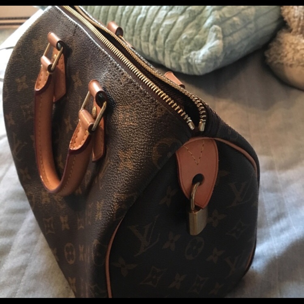 Authentic lightly used Louis Vuitton speedy 25