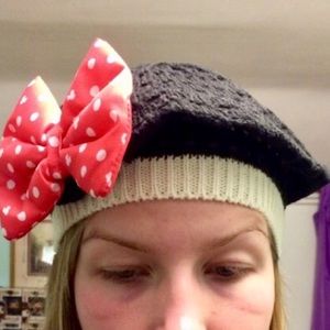 Claire’s Minnie Mouse Knit Hat 🐭
