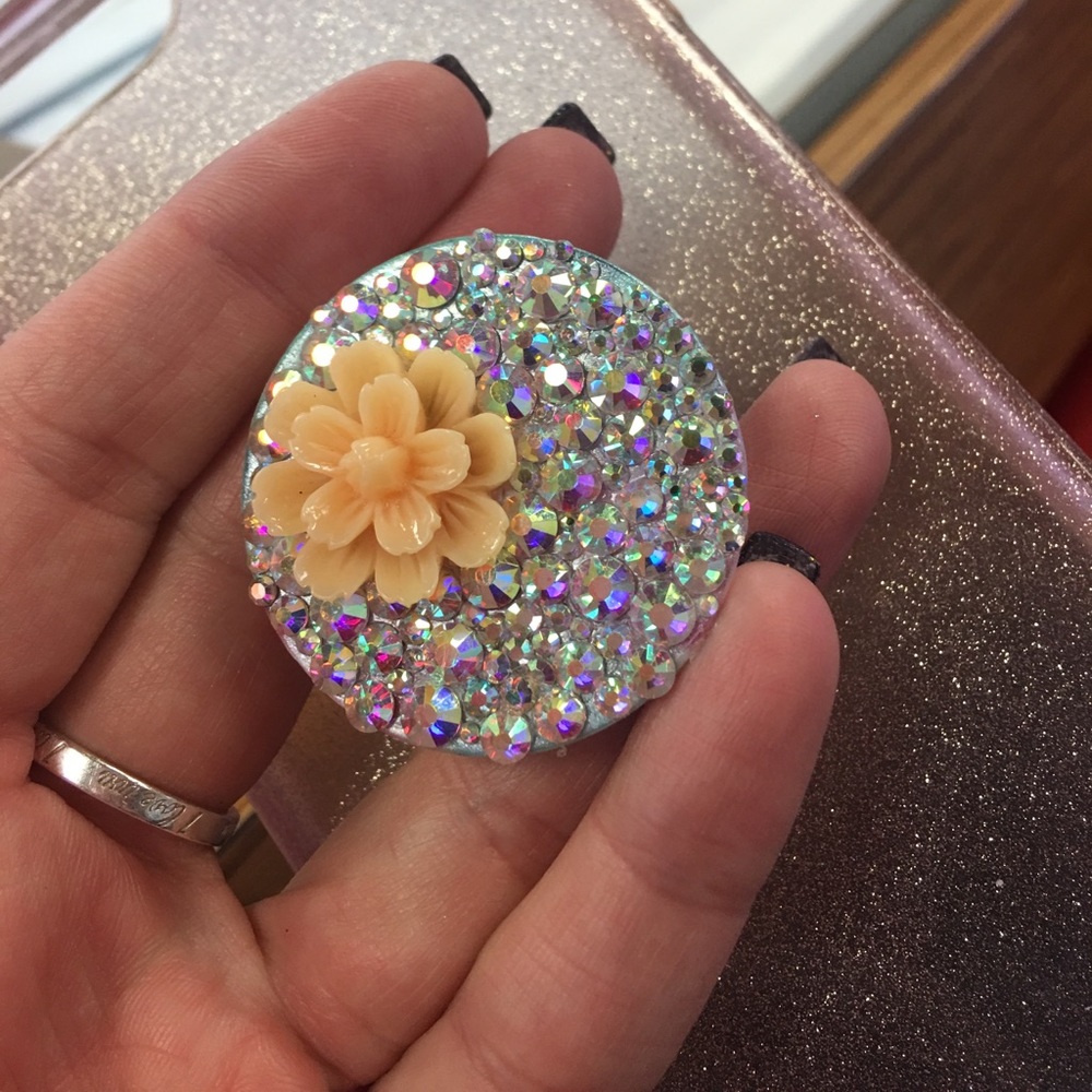 Customizable pop sockets!