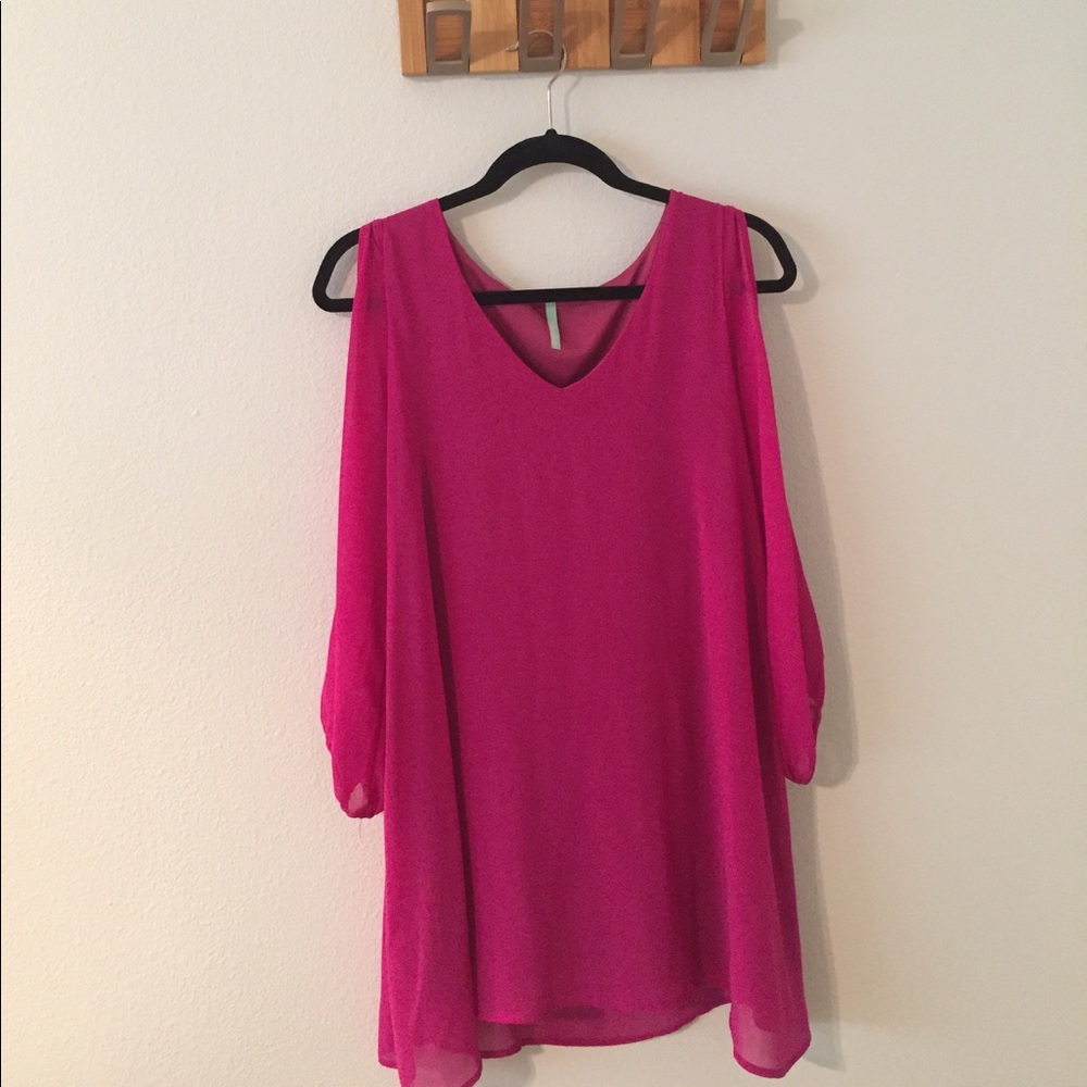 Fuchsia mini dress! Open sleeves